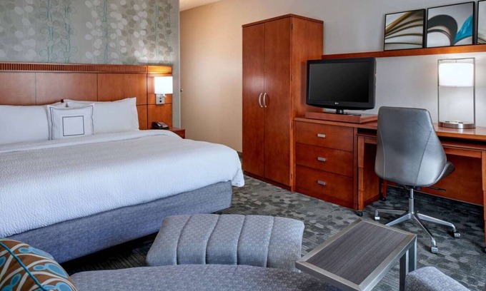 Eden Prairie Resort | Relaxing Eden Prairie Getaway with Indoor Pool & Pet-Friendly