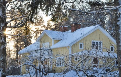 Skultuna House | Experience Eden's Garden Cottages: Perfect for Families & Pets