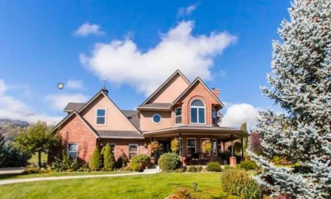 Liberty House | Relax at Eden View Home: Family-Friendly with Spa & Trampoline