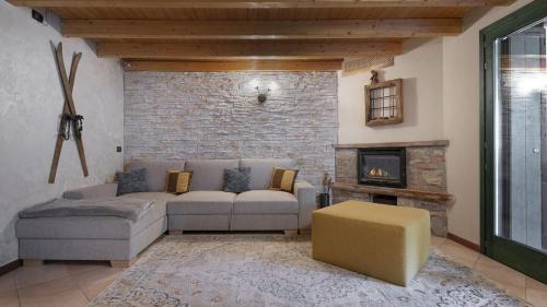 Monno Apartment | Discover Eden View: Family-Friendly with Hot Tub Amenities