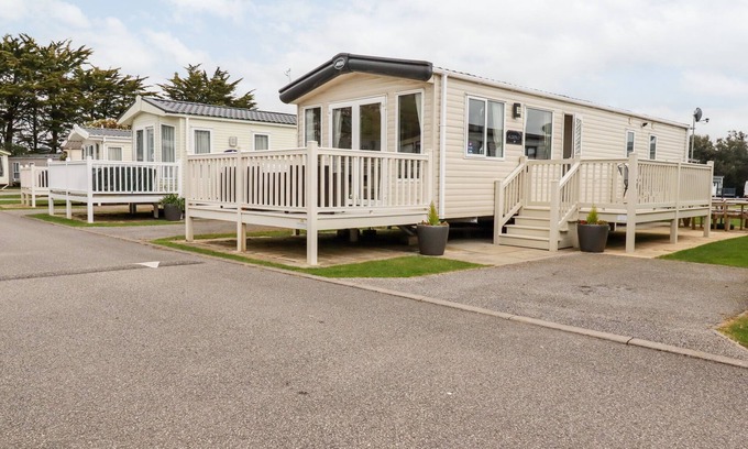 Par Cottage | Pet-Friendly EDEN WAY 45: Cozy Cottage with Pool in Par
