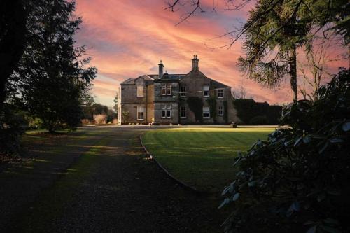 Cupar House | Relax at Edenfield House with Oceanfront Views in Fife