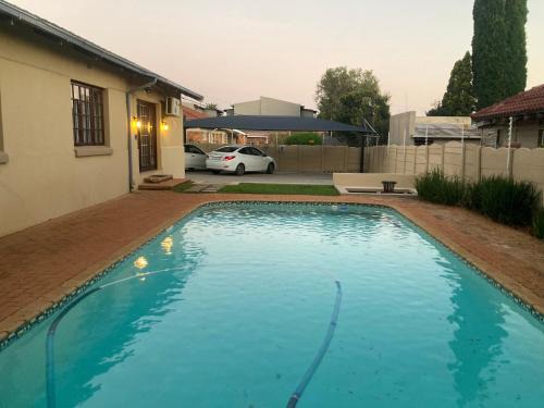Edenvale Apartment | Budget-Friendly Stay at Edenvale Corner with Pool Access