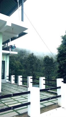 Valparai Hotel | Elegant Edenvilla: Pet-Friendly 5-Star Retreat with Breakfast