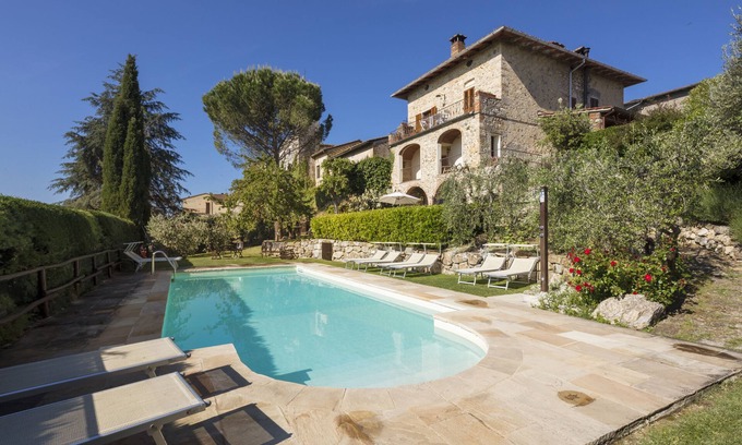 Castel San Gimignano Apartment | Relaxing Edera Apartment in Picturesque San Gimignano