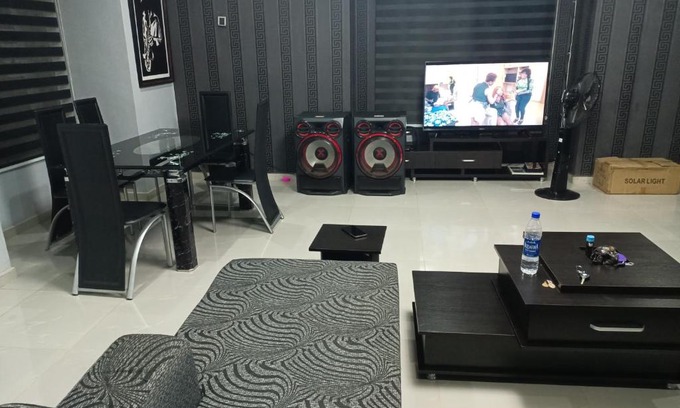 Sagamu Apartment | Top-Rated EDGE APARTMENT with Kitchen & Breakfast Included