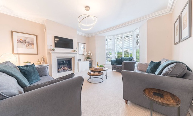 Bowness-on-Windermere Cottage | Edge Mere Apartment: Perfect Family Retreat for 4 Guests