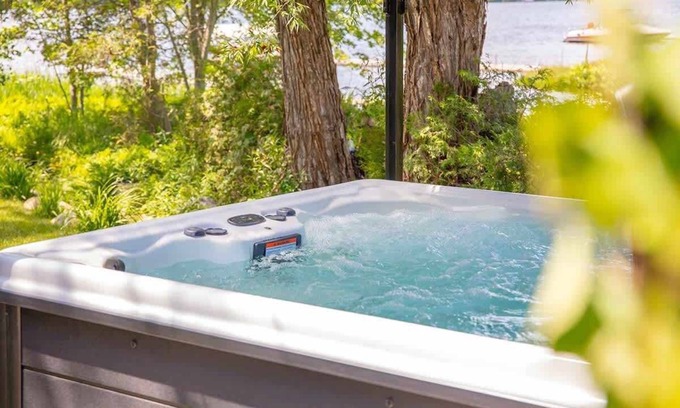 Stanstead Township Ski Chalet | Relaxing Lakefront Retreat with Spa & Hot Tub Amenities