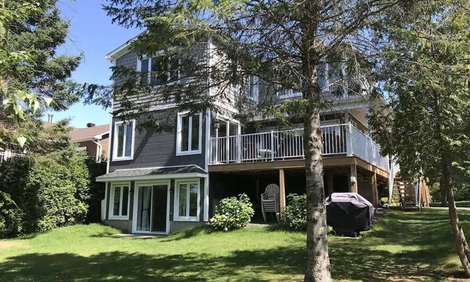 Stanstead Township Ski Chalet | Serene Edge of Lake Lovering - Spa & Hot Tub Retreat