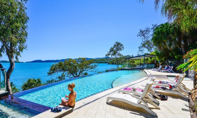 Hamilton Island Apartment | Cozy Edge Waterfront Apartments with Ocean View & Pool