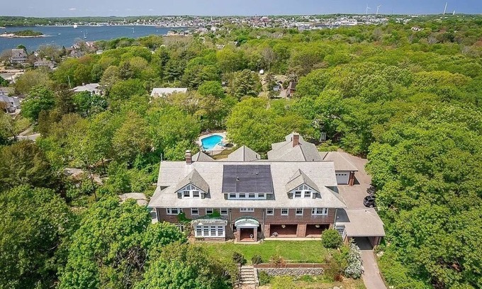 Gloucester House | Edgemoor Estate 13 Beds 6.5 Bath (Sleeps 26) - Heated Pool Jacuzzi Beach