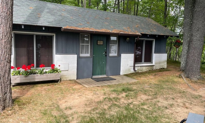 Minocqua Cottage | Lakefront Retreat: EdgeWater 1 Suite with Breakfast