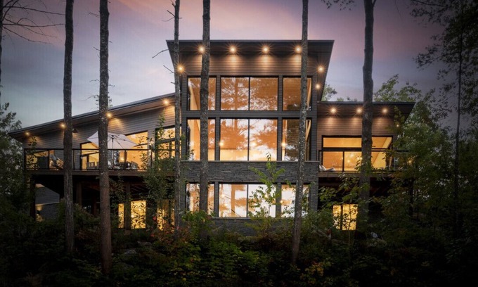 Gravenhurst Cottage | Relax at Edgewater Chalet with Pool & Lake View Access