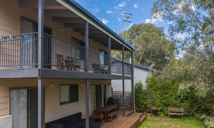 Bonnie Doon House | EDGEWATER ESCAPE: 4 BR, 1 BA House in Bonnie Doon, Sleeps 10