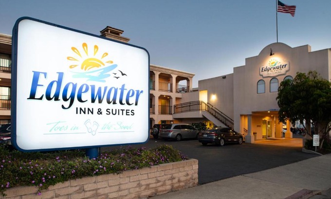 Downtown Hotel | Relax at Edgewater Inn and Suites with Pool & Hot Tub