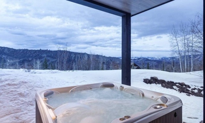 Snowmass Village House | Edgewood Snowmass: Modern 5-Bedroom Retreat with Spa