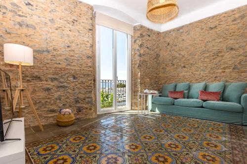Port de la Selva Apartment | Exclusive Edifici Rosa: Oceanfront Apartment with Beach Access