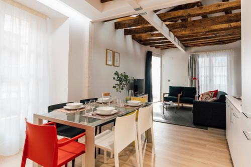 Valladolid City Centre Apartment | Kid-Friendly Comfort at Calixto Fernández de la Torre 2