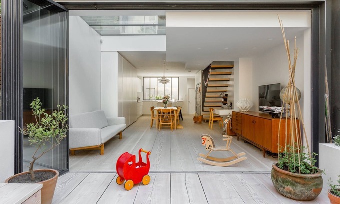 Camden Town with Primrose Hill Apartment | Discover Edis Street III: Family-Friendly with Spa & Breakfast