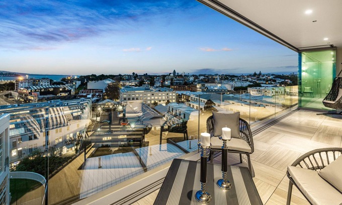 Parnell Apartment | Edition Penthouse: Oceanfront Retreat with Spectacular Views