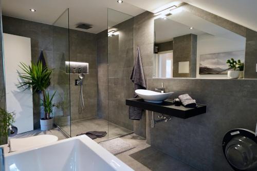 Zwickau Apartment | EDLER WOHNRAUM: 4-Star City Oasis with Coffee Maker