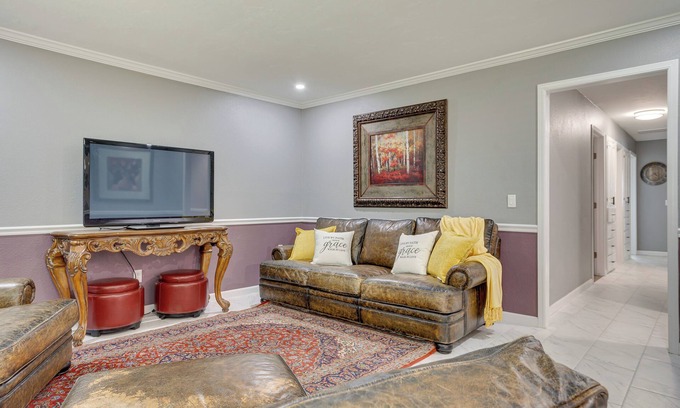 Edmond House | Relaxing Edmond Retreat Close to Colleges and Shopping!