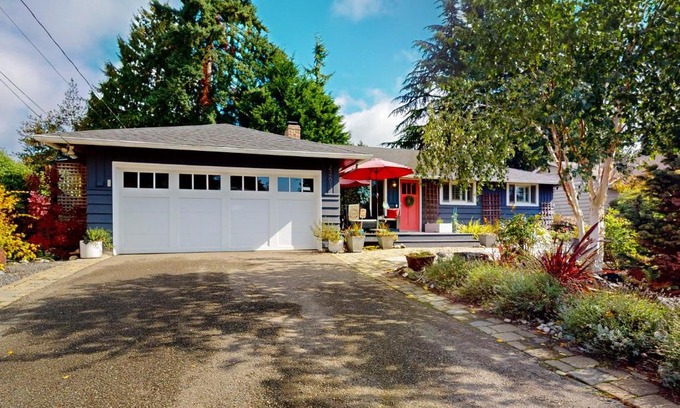 Esperance House | Discover Edmonds Magic Garden: Family-Friendly Retreat