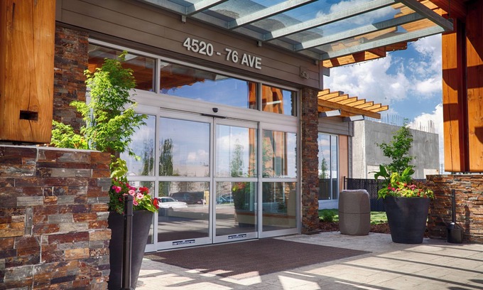 Southeast Edmonton Hotel | Discover Radisson Hotel & Convention Center Edmonton