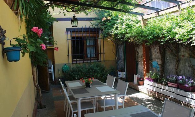 Santurde Cottage | Edulis House: Ideal Retreat for Families & Friends