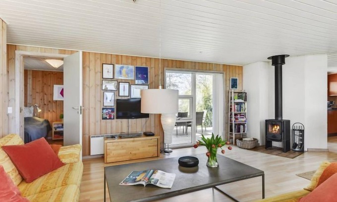 Beder Malling House | Relaxing Escape at Edvina, Steps from the Oceanfront