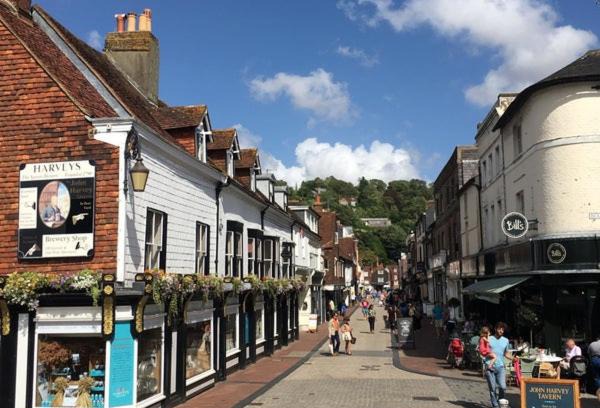 Lewes House | Cozy Edward's Burrow: Guest Rated 9/10 with Kitchenette