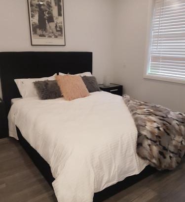 Glenwood Apartment | Family-Friendly Edwin Place Apartment with 9.2/10 Reviews