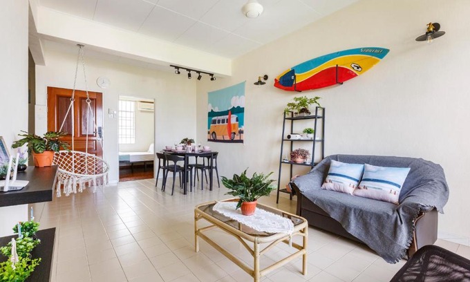 Batu Ferringhi Apartment | Seaview at EE's Surfer's House - Steps from the Beach