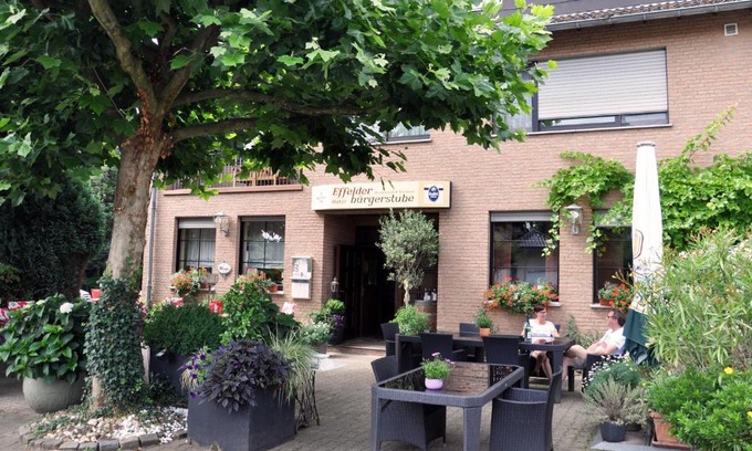 Effeld Hotel | Welcoming Effelder Bürgerstube: A 4-Star Pet-Friendly Retreat