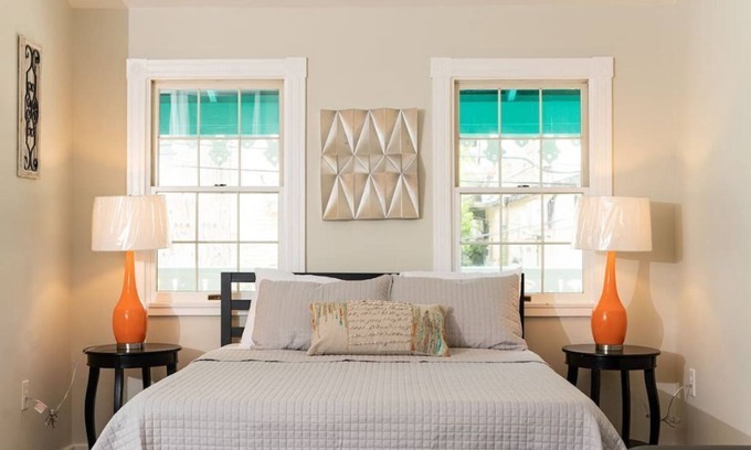 Estate Kings Quarter Apartment | Historic Downtown Efficiency with Oceanfront Views