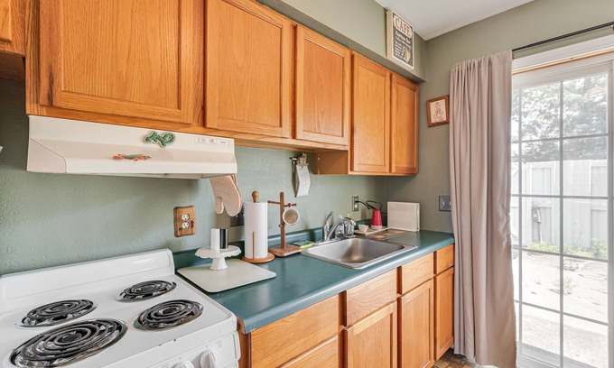 Kokomo Condo | Remarkable Studio Condo with Unique Features & Great Amenities