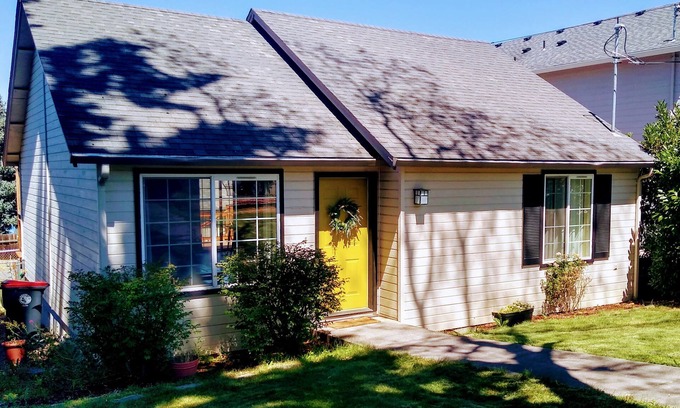 Medford Cottage | Immaculate Pet-Friendly Cottage with 2 Beds & Exceptional Rating