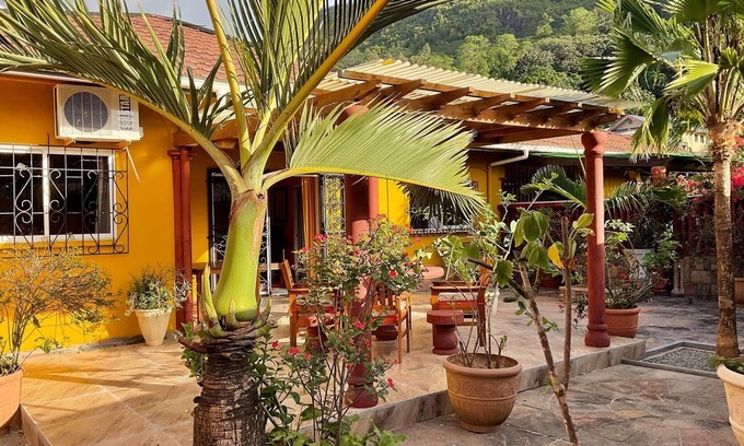 Mahe Island Villa | Budget-Friendly Effie Mountain View Halona Villa with Breakfast