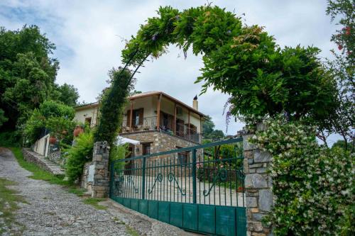 Agios Dimitrios Apartment | Kid-Friendly Efi's Guest House with High Guest Ratings