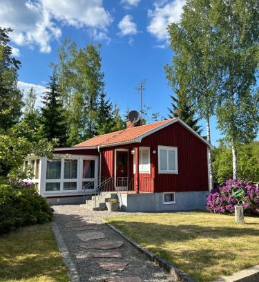 Urshult House | Inviting Retreat at Egen Stuga Near Åsnen, Tallbacken
