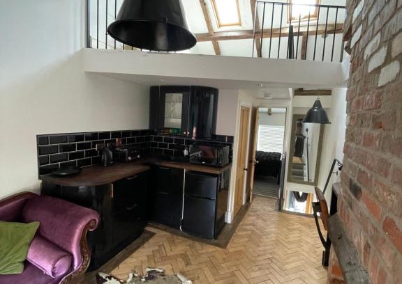 Castle Donington Apartment | Family-Friendly Egos: Guest Rated 8.6/10 for Comfort