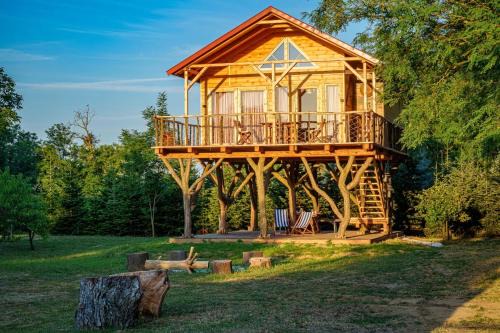 Mesteri Apartment | Discover EHM Baumhaus Chalet: Pet & Child Friendly Retreat