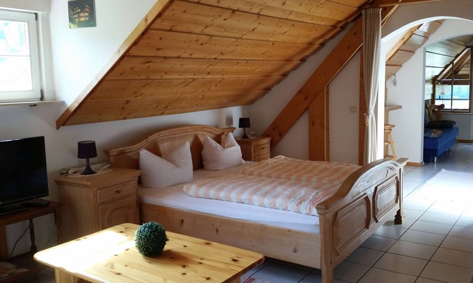 Bad Peterstal-Griesbach Apartment | Experience Ehrenmättlehof: Top-Rated Retreat with Spa & Breakfast