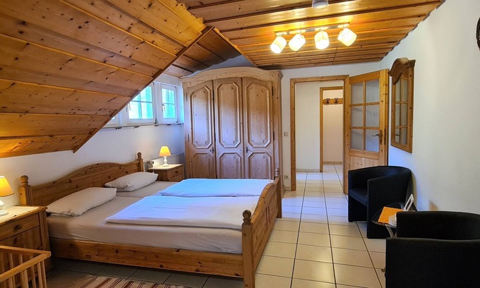 Bad Peterstal-Griesbach Apartment | Comfortable Ehrenmättlehof: Family-Friendly Retreat with Spa