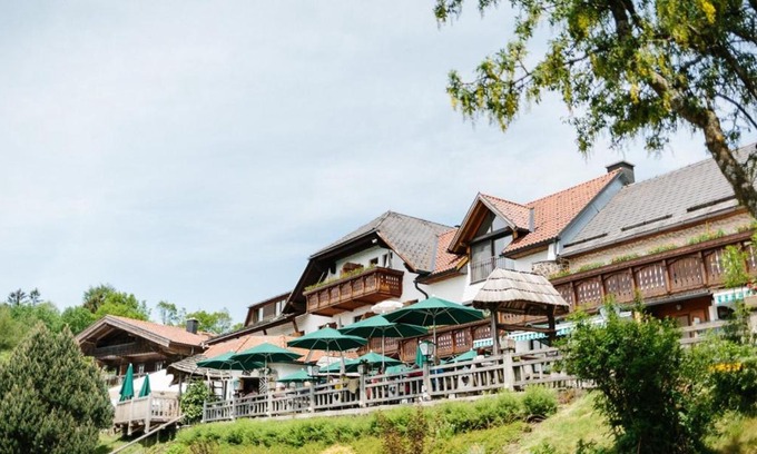 Eidenberg House | Discover Eidenberger Alm: Pet-Friendly with Ocean Views