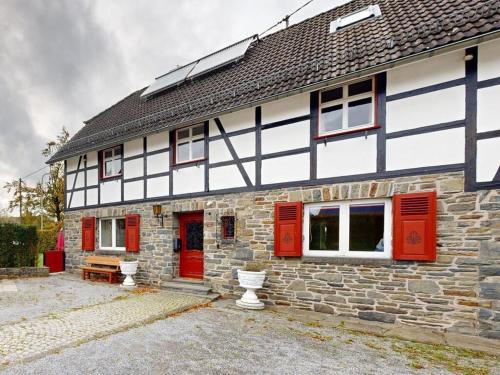 Hofen House | Relax at Eifel Oasis: Family-Friendly Retreat with Hot Tub