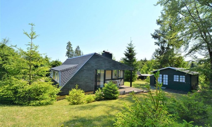 Ferienhausgebiet Hillenseifen House | Inviting Eifel Residence 2: Family-Friendly with Pool Access