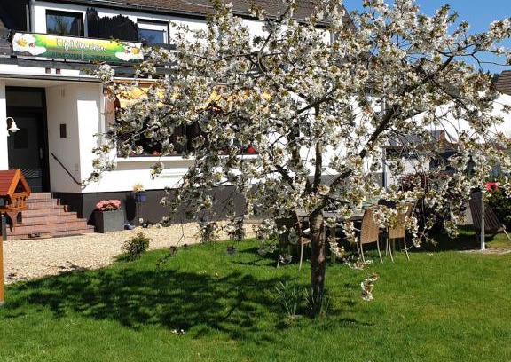 Hasenfeld Hotel | Cozy Eifelblümchen: Pet-Friendly with Hot Tub & Breakfast