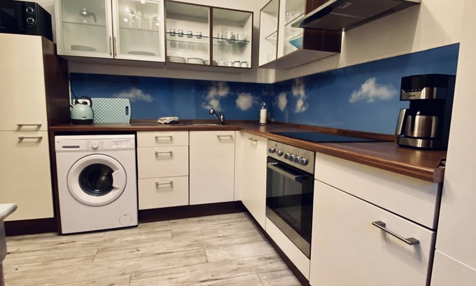 Schmidtheim House | Unwind at Eifelstein: Apartment with Hot Tub & Kitchen