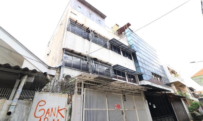 Gambir House | Elegant Eiffel Residence Batu Tulis 35A1 for Women